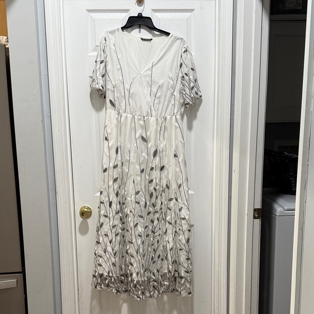 BloomChic White Leaf-Print Midi Dress